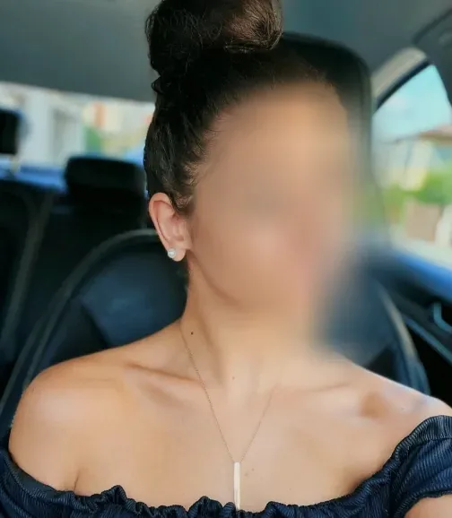 Ayse, 25