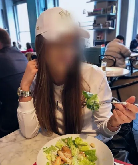 Lena, 32