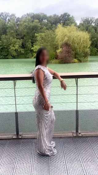 Nina, 40